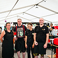 Kristina Block, Tobias Viebig, Clara Seipp und Paul Cusack (v. l. n. r.) von Sunny Side Catering im Küchenzelt beim Highfield-Festival.