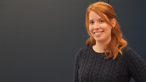 Maren Albrecht lächelt in die Kamera. | © BGN | Ellen Weidenfeld Maren Albrecht lächelt in die Kamera.