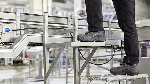 Transportbänder in der Getränkeindustrie reinigen