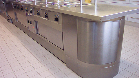 Küchenlüftung, Zuluftdurchlass in Küchenmöbel integriert