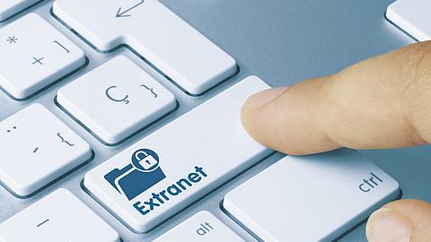 PC Tastatur mit der Beschriftung Extranet auf einer Taste