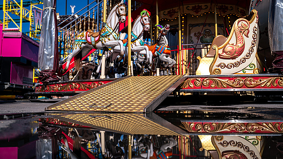 Eine Rollstuhlrampe ermöglicht Fahrgästen mit Handicap den Zugang zum Venetian Carousel