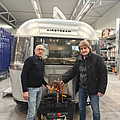Rolf Schwebel und Thorsten Burggraf vor einem Foodtruck