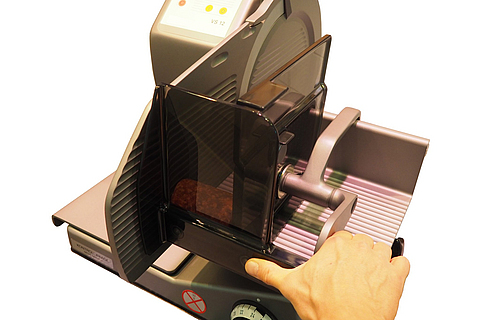 Aufschnittschneidemaschine | © BGN/Markus Hartmann Aufschnittschneidemaschine
