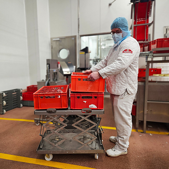 Ergonomisches Arbeiten mit Scheren-Hubwagen