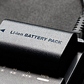 Wiederaufladbarer Lithium-Ionen-Akku mit Ladegerät