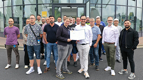 Übergabe der Kooperationsvereinbarung Vision Zero BGN mit der Firma Bonback | © Drobotec/Kim Krichl Übergabe der Kooperationsvereinbarung Vision Zero BGN mit der Firma Bonback