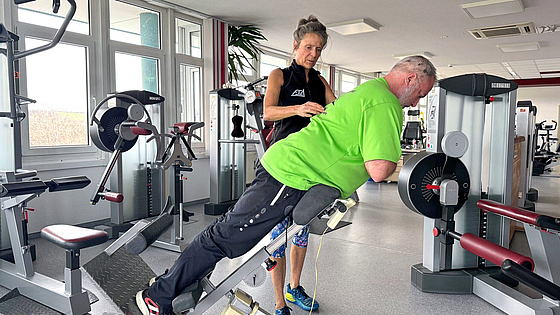 Wirbelsäulentraining im Geräteraum der FSA