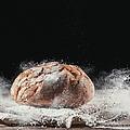 Frisches Brot auf dem Tisch, Nahaufnahme