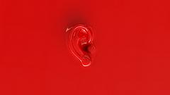 Ein Ohr als Hintergrund in roter Lackoptik - 3D-