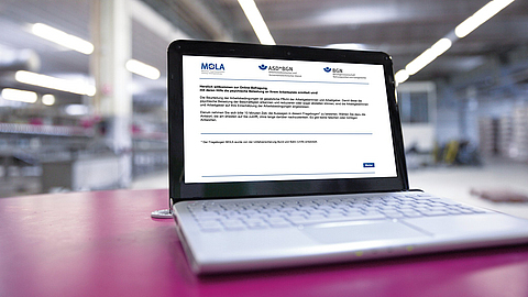 Offenes Laptop mit der Startseite MOLA
