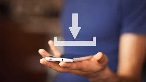 Smartphone mit Download | © ARAMYAN - stock.adobe.com Smartphone mit Download