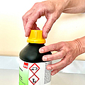 Säure,Chemikalien, Hautschutz, fehlende Schutzhandschuhe
