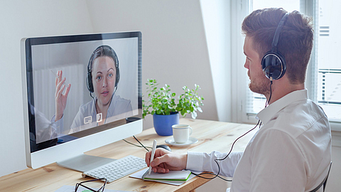 Webinar, Online-Konferenztreffen, Bildungs- oder Coachingkonzept, Fernlernen, E-Learning | © Song_about_summer - stock.adobe.com Webinar, Online-Konferenztreffen, Bildungs- oder Coachingkonzept, Fernlernen, E-Learning